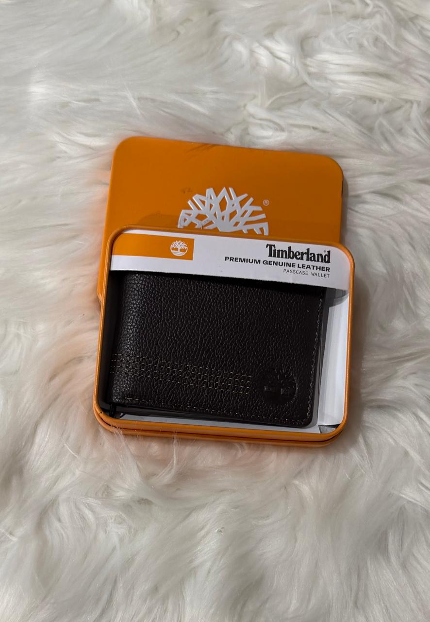 Cartera Timberland negra con costuras decorativas