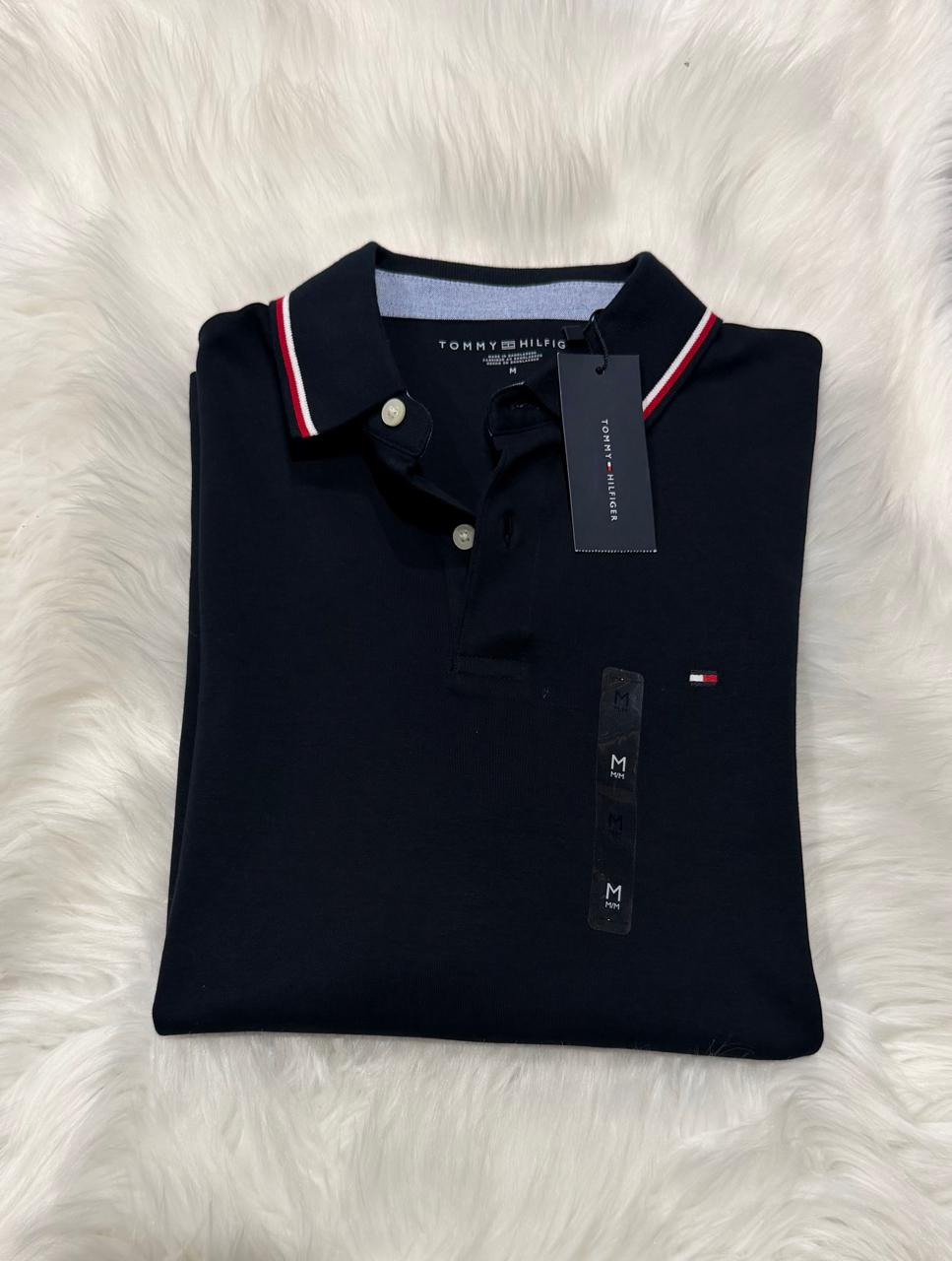 Polo Tommy Hilfiger azul marino con detalle tricolor